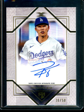 compare product 2025 Topps Definitive HyeSeong Kim Rookie Autograph /50 Dodgers