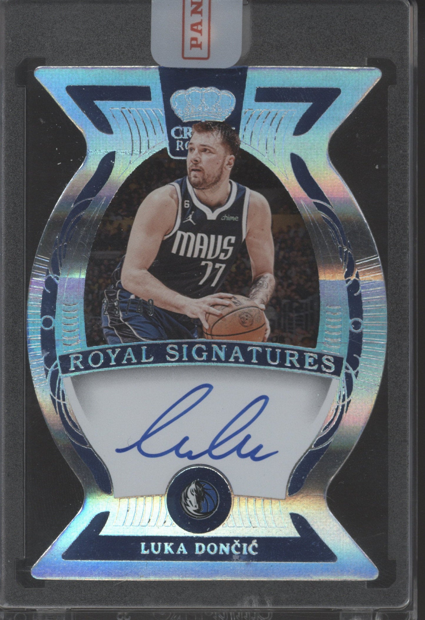 2023-24 Panini Crown Royale Luka Doncic Royal Signatures Autograph 23/49 Card #RS-LUK