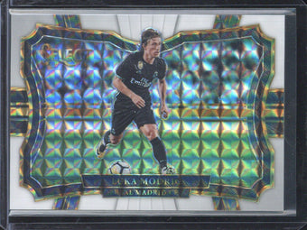 compare product 2017-18 Panini Select Luka Modric Field Level White Prizm /99 #242